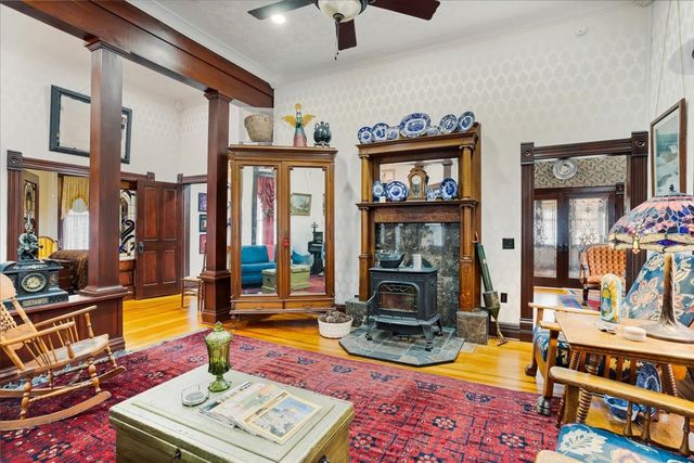 300 W 6th Street, Bonham, TX 75418