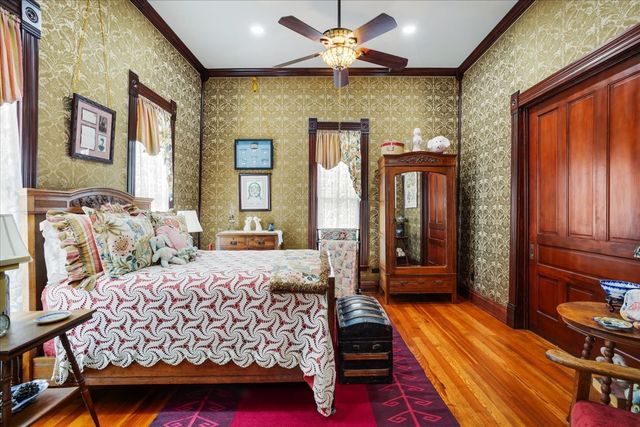 300 W 6th Street, Bonham, TX 75418