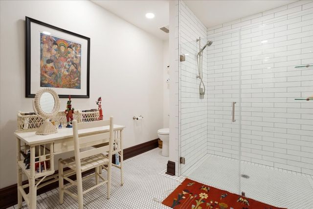 300 W 6th Street, Bonham, TX 75418