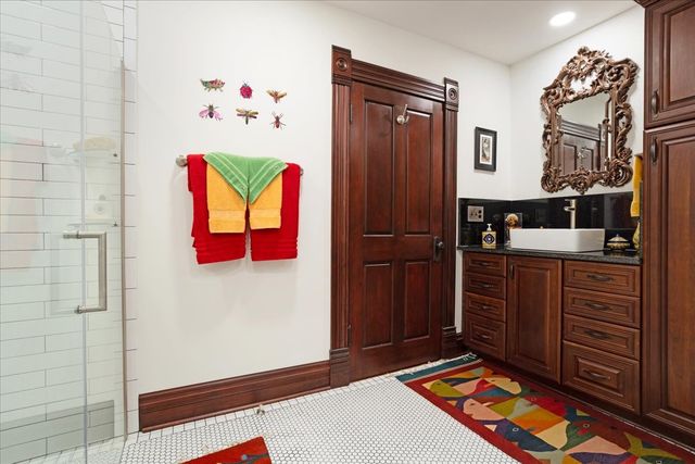 300 W 6th Street, Bonham, TX 75418