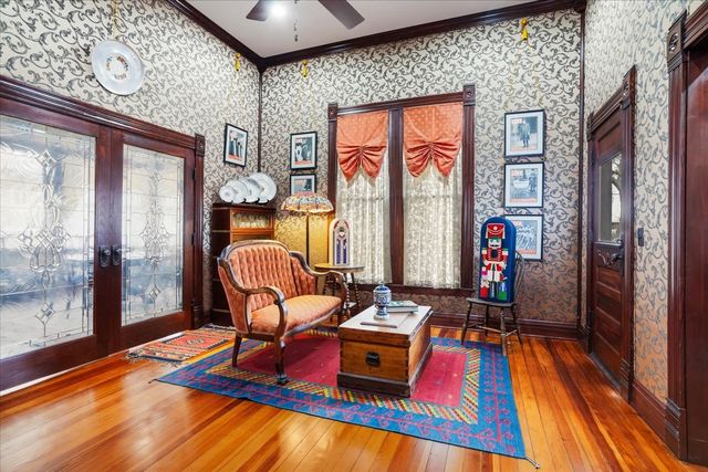 300 W 6th Street, Bonham, TX 75418