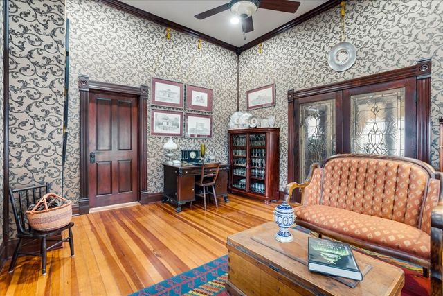 300 W 6th Street, Bonham, TX 75418