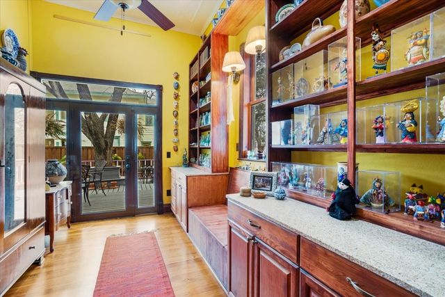 300 W 6th Street, Bonham, TX 75418