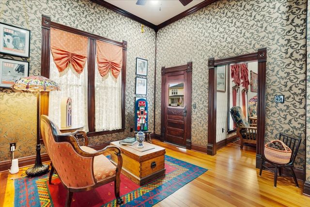 300 W 6th Street, Bonham, TX 75418