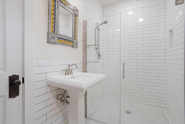 300 W 6th Street, Bonham, TX 75418