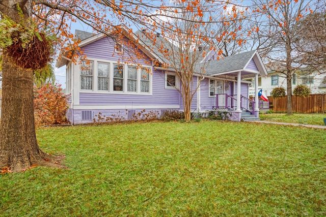 300 W 6th Street, Bonham, TX 75418