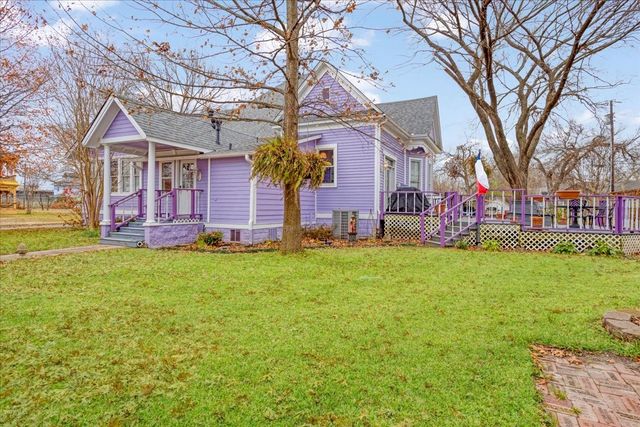 300 W 6th Street, Bonham, TX 75418