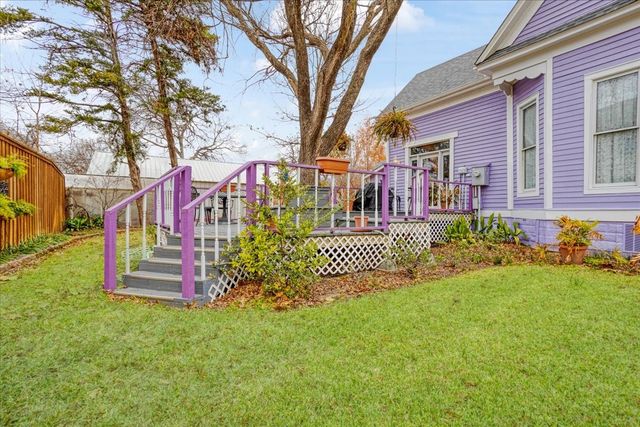 300 W 6th Street, Bonham, TX 75418