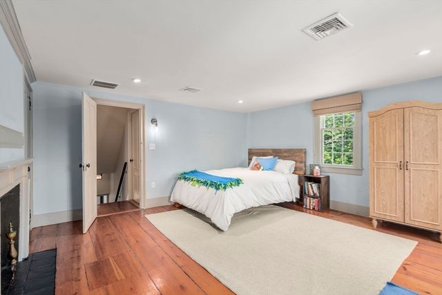 391 Dedham St, Newton, MA 02459