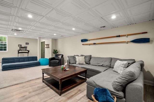 391 Dedham St, Newton, MA 02459