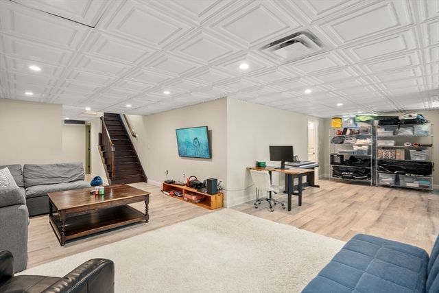391 Dedham St, Newton, MA 02459