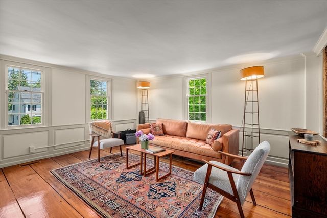391 Dedham St, Newton, MA 02459