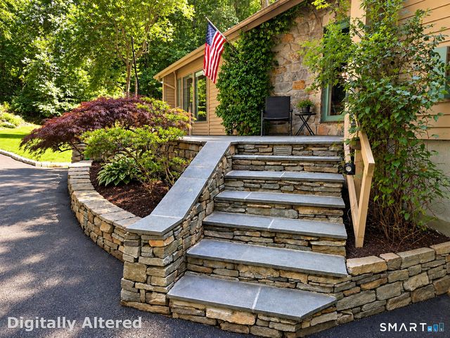 38 Twin Lakes Drive, Waterford, CT 06385