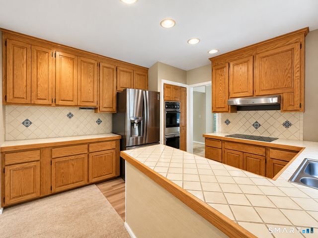 38 Twin Lakes Drive, Waterford, CT 06385
