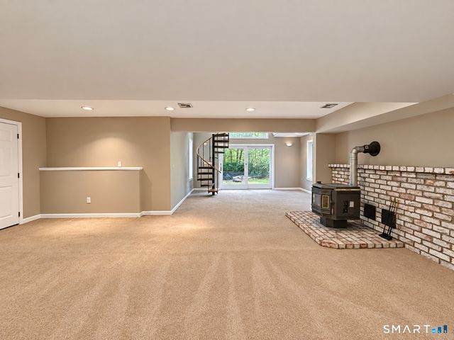 38 Twin Lakes Drive, Waterford, CT 06385