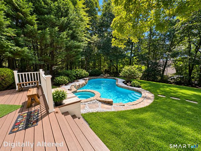 38 Twin Lakes Drive, Waterford, CT 06385