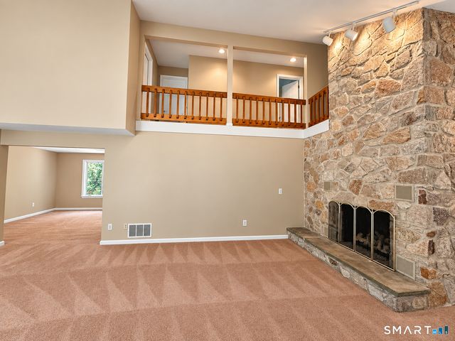 38 Twin Lakes Drive, Waterford, CT 06385
