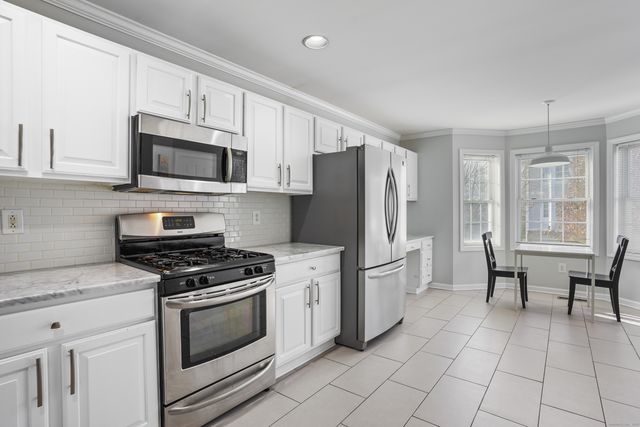 1406 Pinnacle Way 1406, Danbury, CT 06811