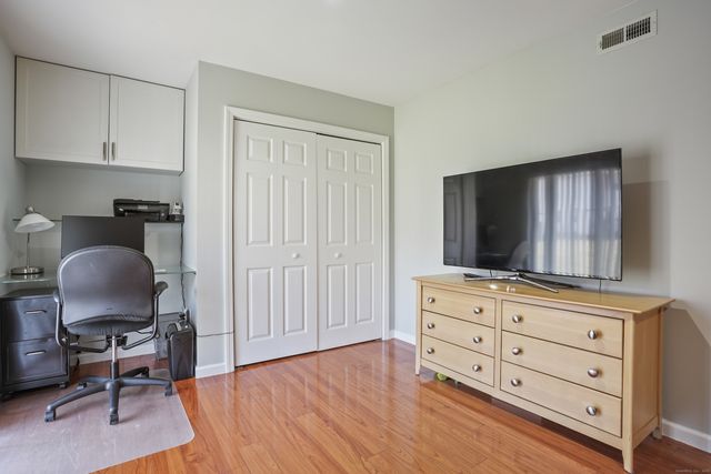 1406 Pinnacle Way 1406, Danbury, CT 06811