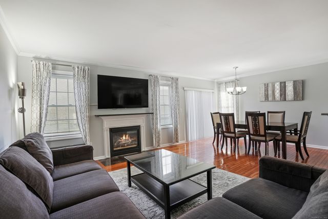 1406 Pinnacle Way 1406, Danbury, CT 06811