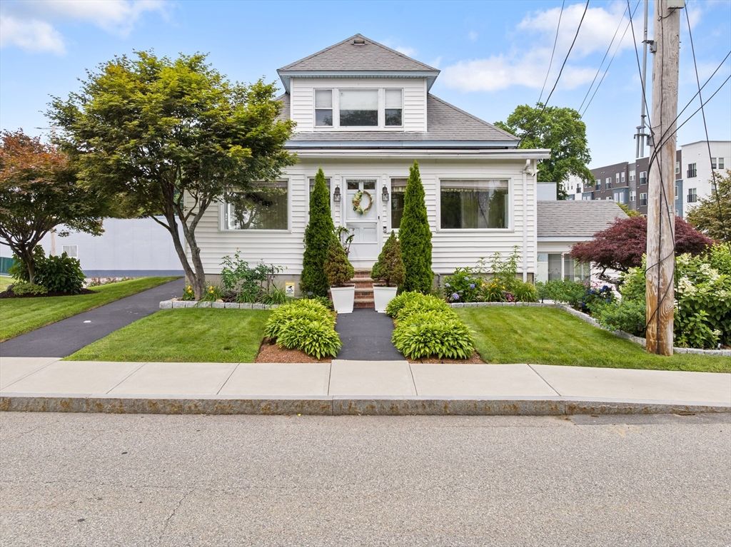 34 Wellman St, Lowell, MA 01851