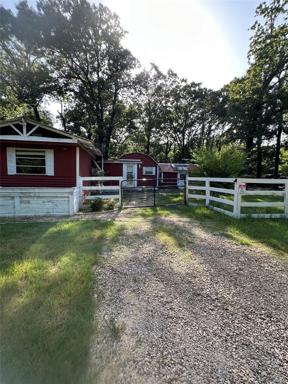 227 Cedar Trail Drive, Mabank, TX 75156