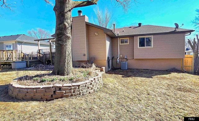 9802 23rd Street, Bellevue, NE 68123