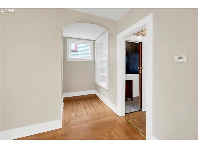 674 11TH St, Astoria, OR 97103