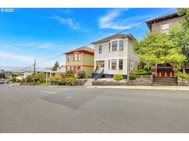 674 11TH St, Astoria, OR 97103