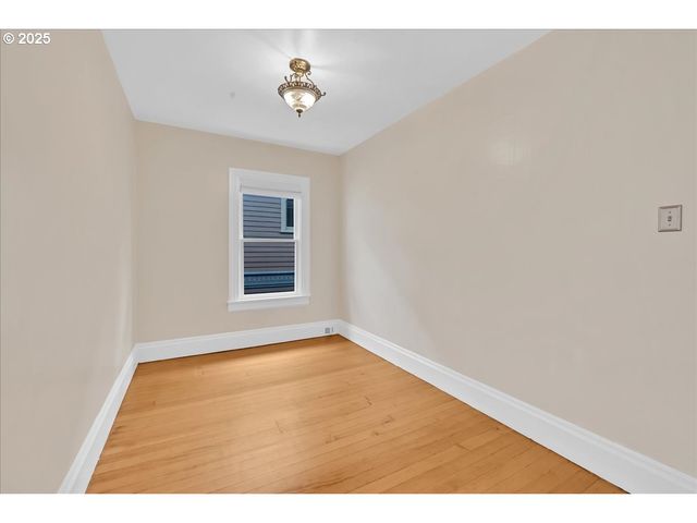 674 11TH St, Astoria, OR 97103