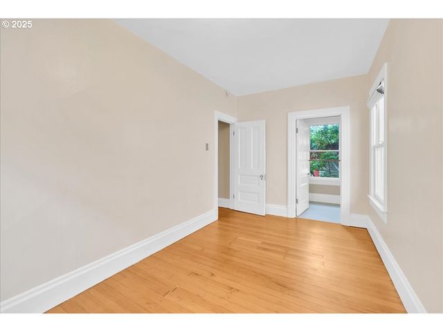 674 11TH St, Astoria, OR 97103