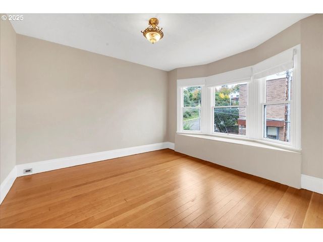 674 11TH St, Astoria, OR 97103