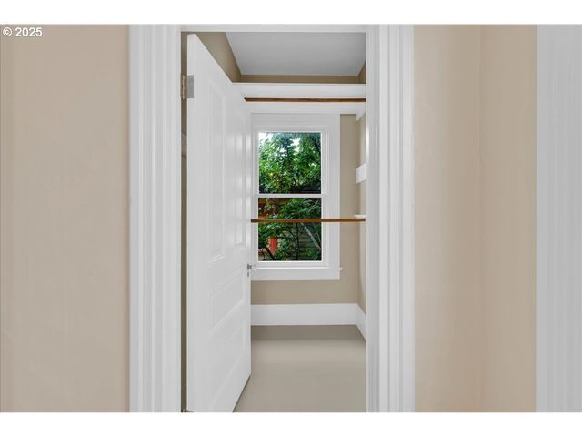 674 11TH St, Astoria, OR 97103