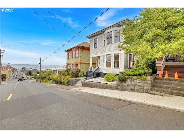 674 11TH St, Astoria, OR 97103