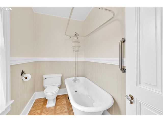 674 11TH St, Astoria, OR 97103