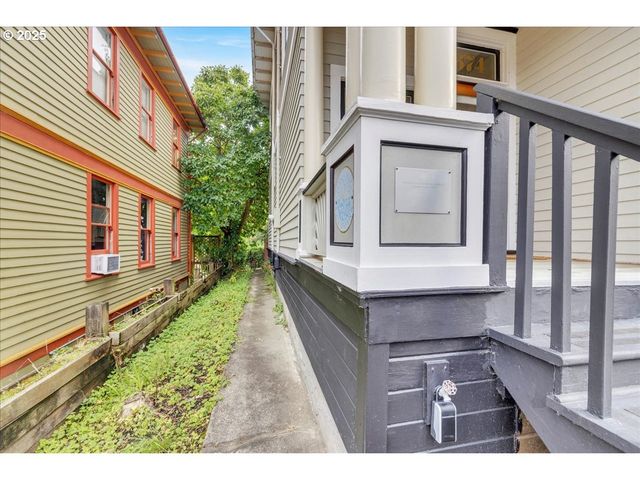 674 11TH St, Astoria, OR 97103