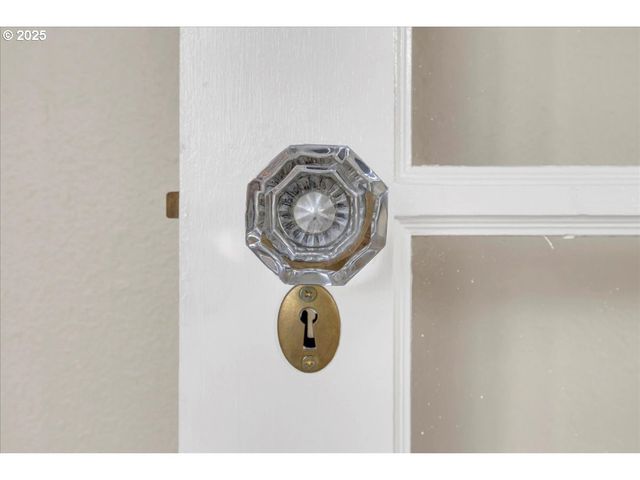 674 11TH St, Astoria, OR 97103