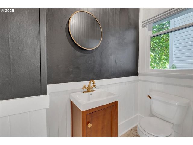 674 11TH St, Astoria, OR 97103