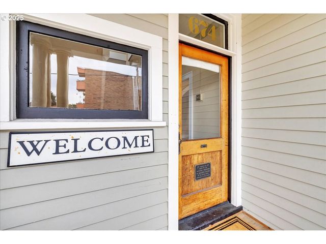 674 11TH St, Astoria, OR 97103