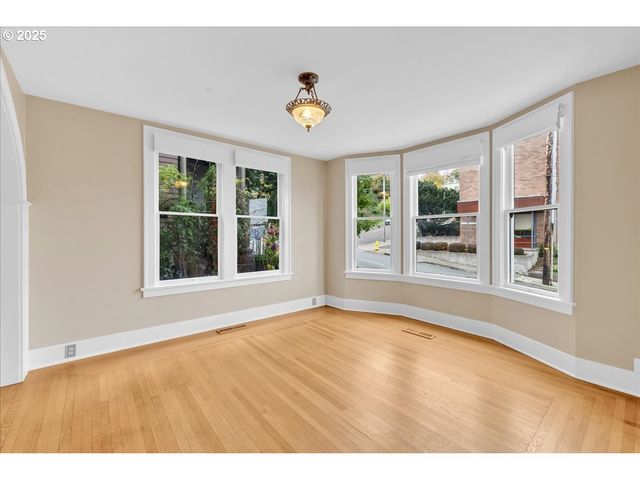 674 11TH St, Astoria, OR 97103