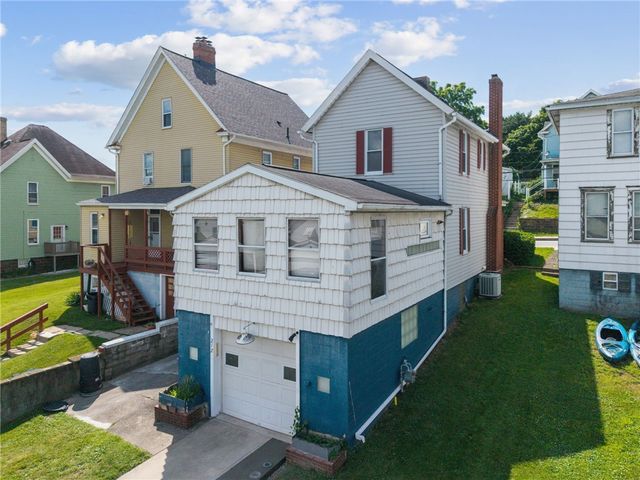 212 S 4th Street, Youngwood, PA 15697