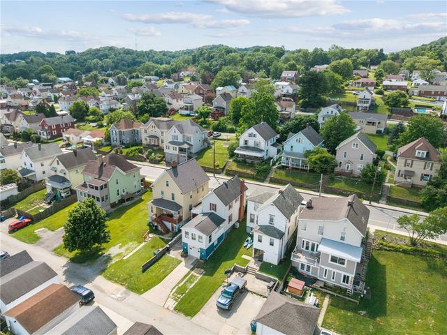 212 S 4th Street, Youngwood, PA 15697