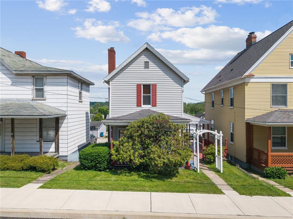 212 S 4th Street, Youngwood, PA 15697
