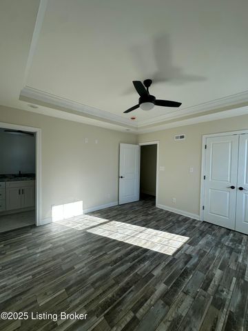 4706 Quinn Dr, Louisville, KY 40216