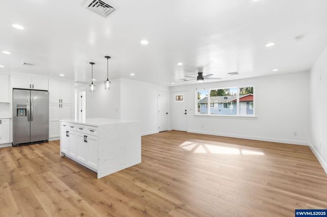 400 Church St, Amity, OR 97101