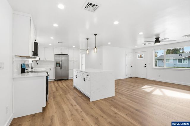 400 Church St, Amity, OR 97101