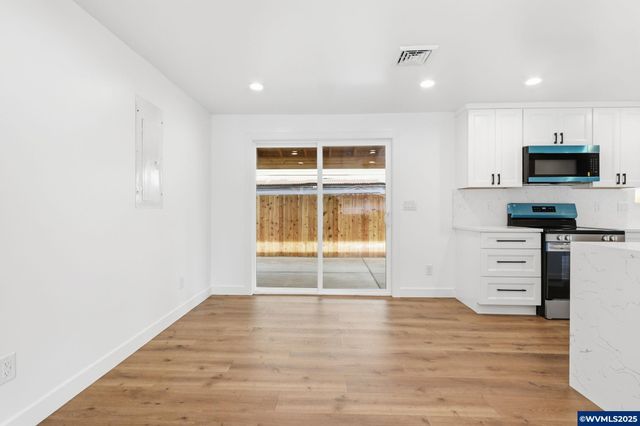 400 Church St, Amity, OR 97101