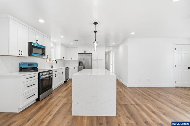 400 Church St, Amity, OR 97101