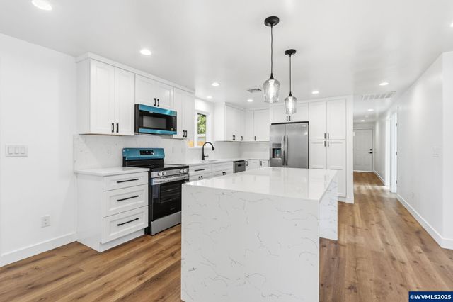 400 Church St, Amity, OR 97101