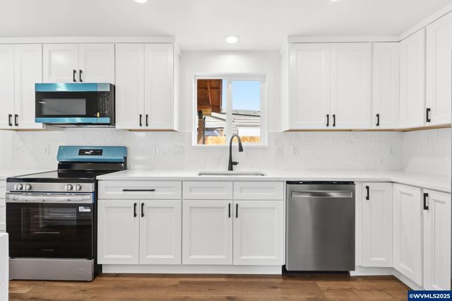 400 Church St, Amity, OR 97101